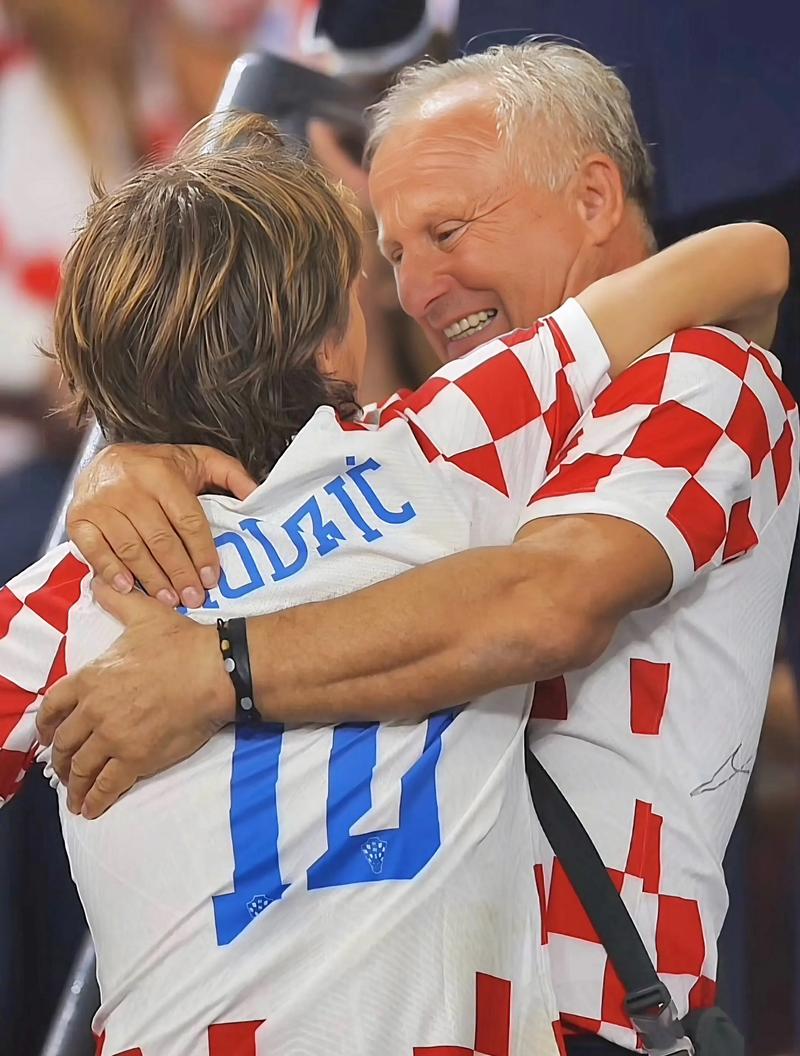 国足踢出赛季最佳半场？